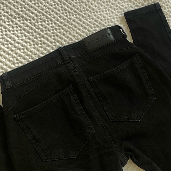Mid Rise Jeans - Picture 6 of 8